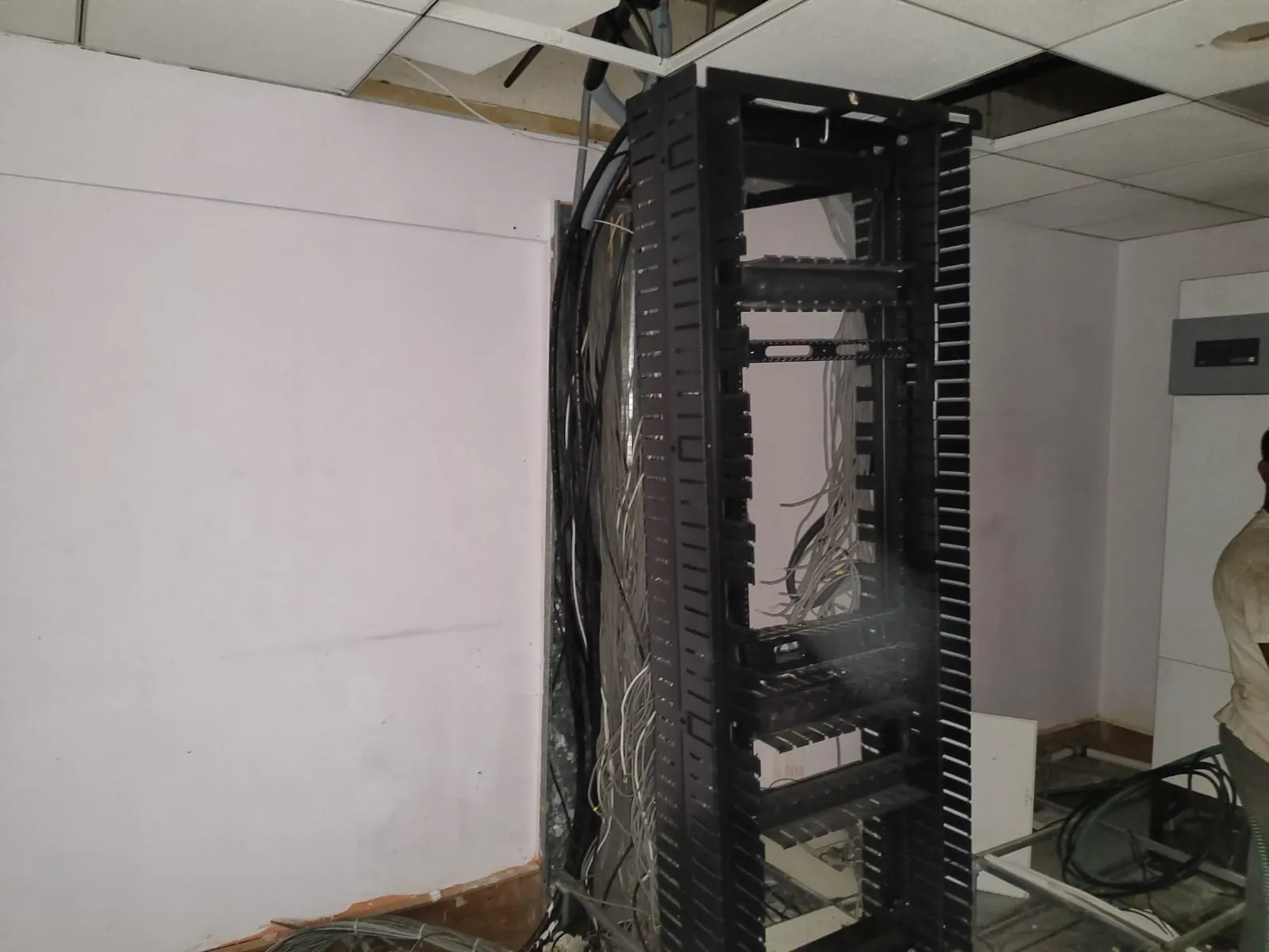 Drywall and glass layout partitions unbolted to support office partition removal steps cleanly.